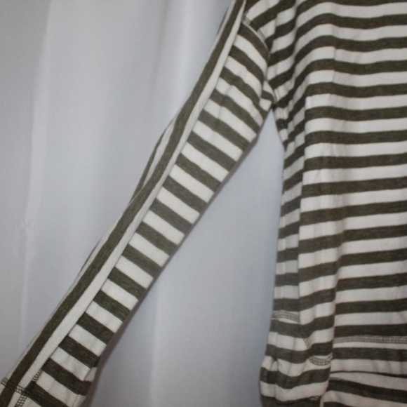 Black & white striped top - Picture 2 of 4
